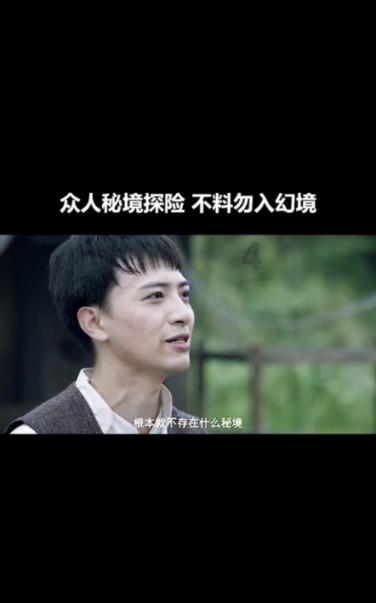 章子怡看秀造型，穿雨衣抱小熊布偶，时尚俏皮哪像孩子妈