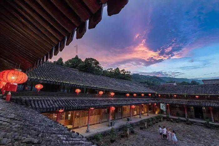 逃离违建房屋4